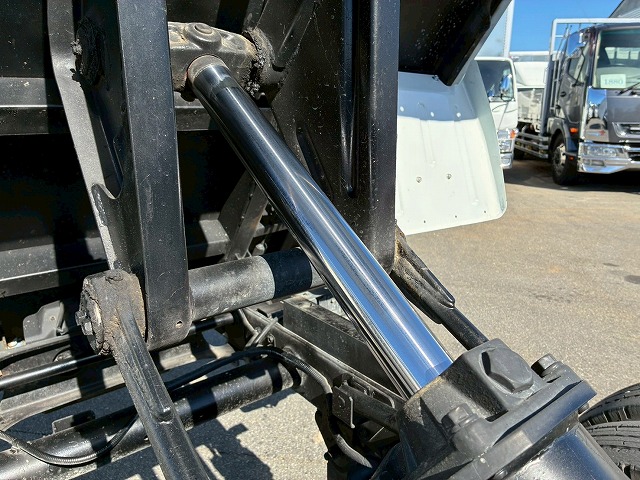 土砂禁ダンプ4ナンバー後方5速MT5t限定準中型免許2t5t|中古トラックの販売・買取・査定のアイナビ