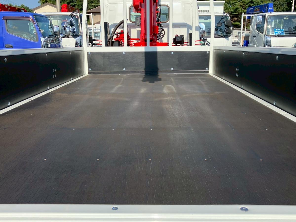 ☆未使用車 4段ユニック ラジコン 標準幅 MT|中古トラックの販売・買取・査定のアイナビ