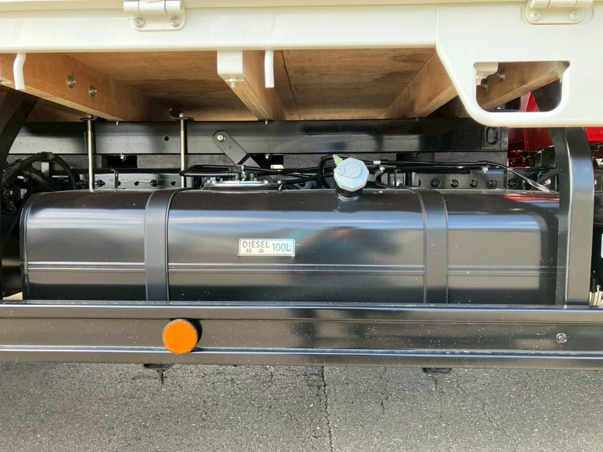 ☆未使用車 4段ユニック ラジコン 標準幅 MT|中古トラックの販売・買取・査定のアイナビ