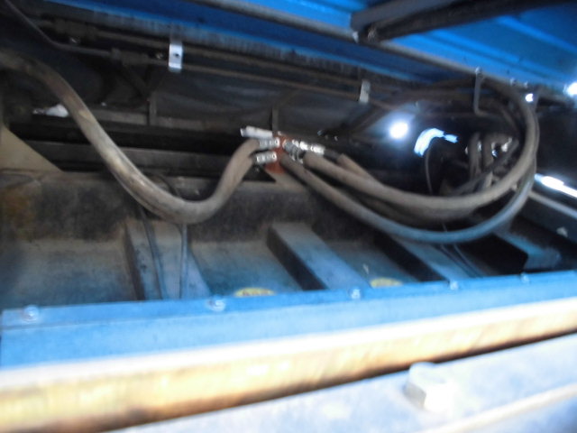 4Tパッカー車8.5立米プレス式塵芥車押出式連続動作|中古トラックの販売・買取・査定のアイナビ