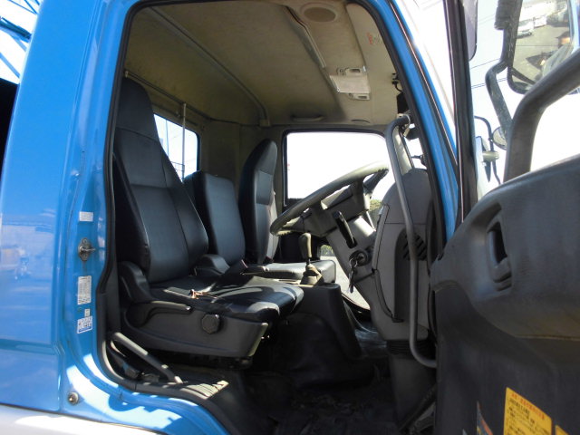 4Tパッカー車8.5立米プレス式塵芥車押出式連続動作|中古トラックの販売・買取・査定のアイナビ