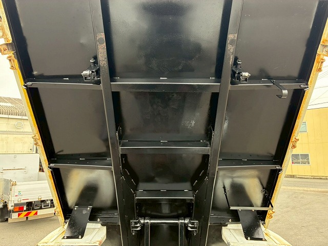 新明和工業フルフラットロー全低床150馬力6速MT3t6t|中古トラックの販売・買取・査定のアイナビ