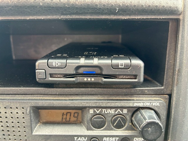 新明和工業フルフラットロー全低床150馬力6速MT3t6t|中古トラックの販売・買取・査定のアイナビ