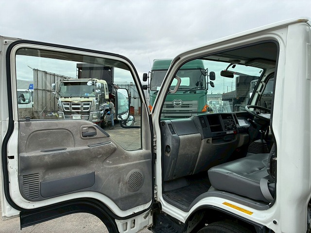 新明和工業フルフラットロー全低床150馬力6速MT3t6t|中古トラックの販売・買取・査定のアイナビ