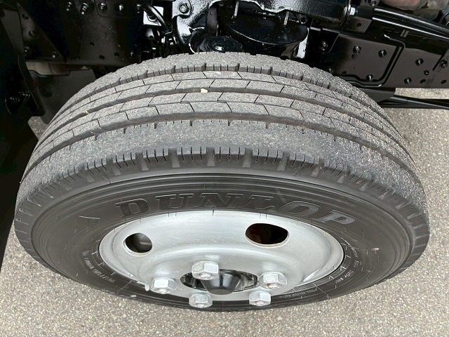 新明和工業フルフラットロー全低床150馬力6速MT3t6t|中古トラックの販売・買取・査定のアイナビ