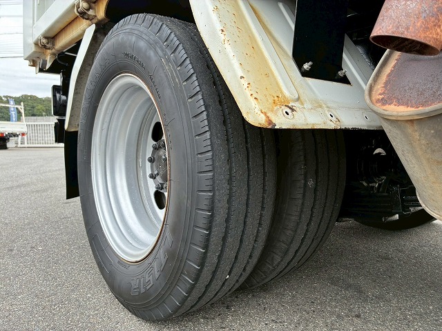 新明和工業フルフラットロー全低床150馬力6速MT3t6t|中古トラックの販売・買取・査定のアイナビ