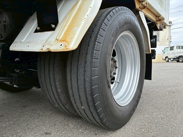 新明和工業フルフラットロー全低床150馬力6速MT3t6t|中古トラックの販売・買取・査定のアイナビ