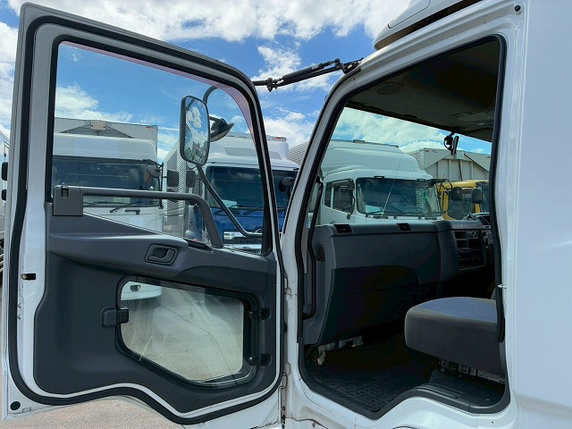 フルキャブ6200フルワイド後輪エアサスパブコ6速MT|中古トラックの販売・買取・査定のアイナビ