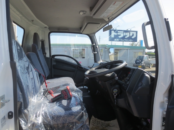 いすゞエルフ3段ラジコンクレーン付|中古トラックの販売・買取・査定のアイナビ