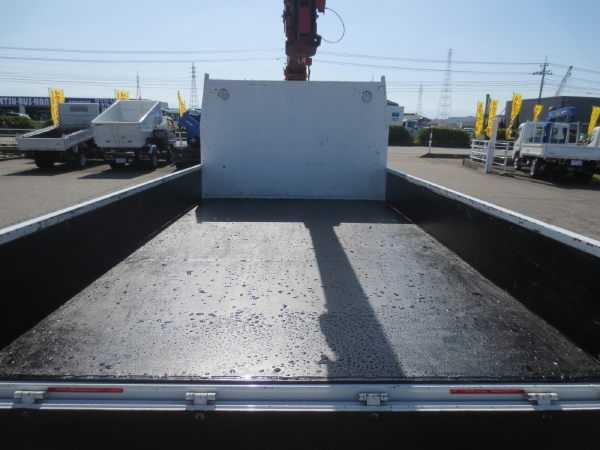 いすゞエルフ3段ラジコンクレーン付|中古トラックの販売・買取・査定のアイナビ