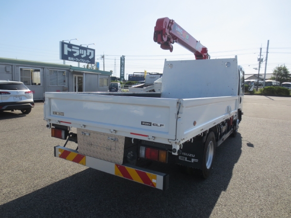 いすゞエルフ3段ラジコンクレーン付|中古トラックの販売・買取・査定のアイナビ