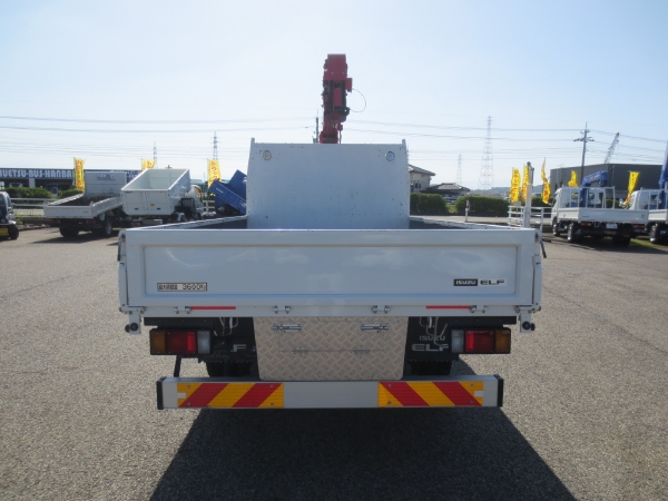 いすゞエルフ3段ラジコンクレーン付|中古トラックの販売・買取・査定のアイナビ