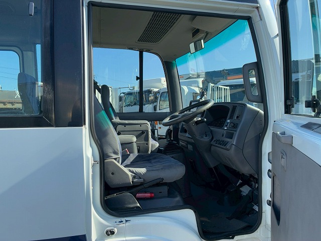 乗車定員29人リアトランク総輪エアサス自動扉ガソリン車|中古トラックの販売・買取・査定のアイナビ