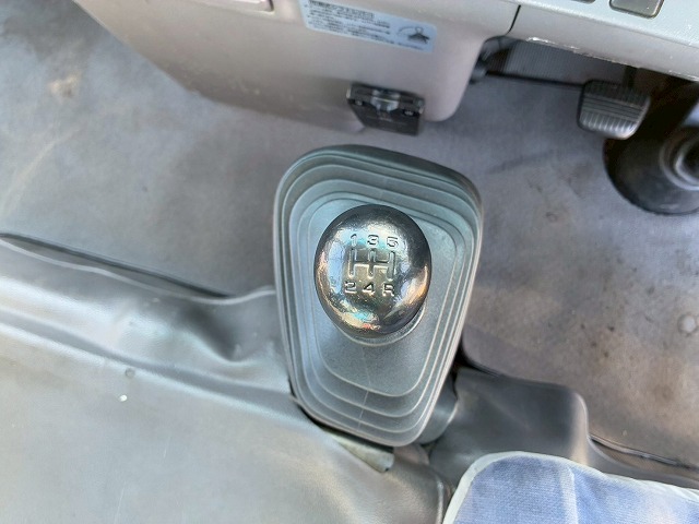 乗車定員29人リアトランク総輪エアサス自動扉ガソリン車|中古トラックの販売・買取・査定のアイナビ