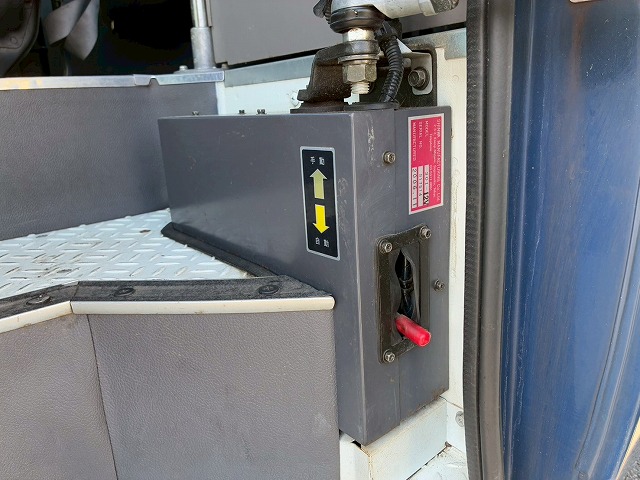 乗車定員29人リアトランク総輪エアサス自動扉ガソリン車|中古トラックの販売・買取・査定のアイナビ