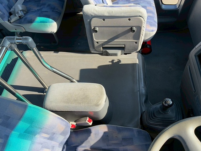 乗車定員29人リアトランク総輪エアサス自動扉ガソリン車|中古トラックの販売・買取・査定のアイナビ