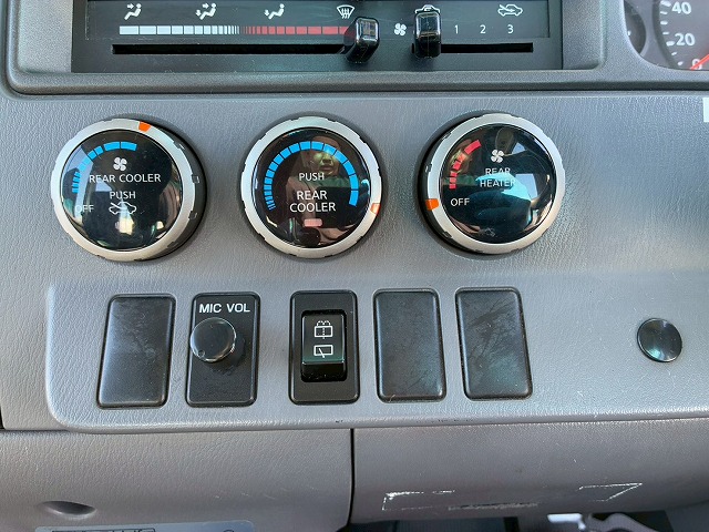 乗車定員29人リアトランク総輪エアサス自動扉ガソリン車|中古トラックの販売・買取・査定のアイナビ