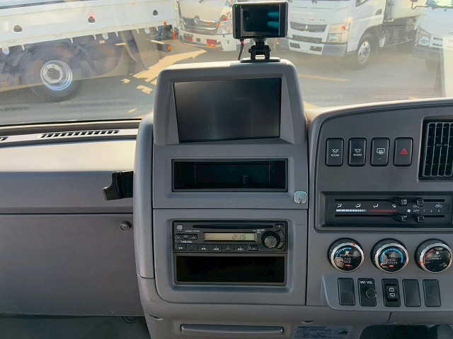 乗車定員29人リアトランク総輪エアサス自動扉ガソリン車|中古トラックの販売・買取・査定のアイナビ