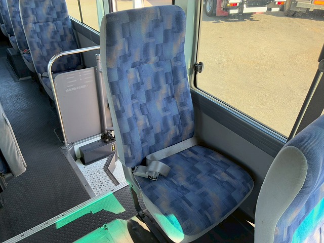 乗車定員29人リアトランク総輪エアサス自動扉ガソリン車|中古トラックの販売・買取・査定のアイナビ