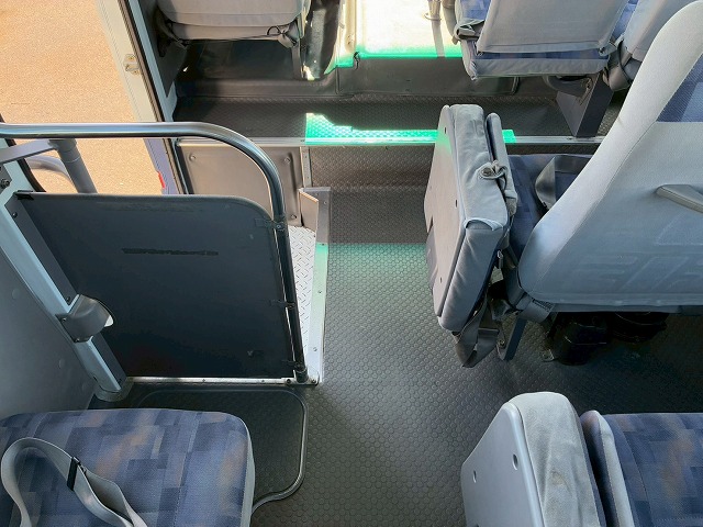 乗車定員29人リアトランク総輪エアサス自動扉ガソリン車|中古トラックの販売・買取・査定のアイナビ