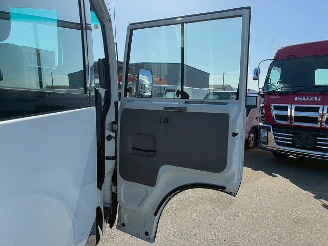 乗車定員29人リアトランク総輪エアサス自動扉ガソリン車|中古トラックの販売・買取・査定のアイナビ