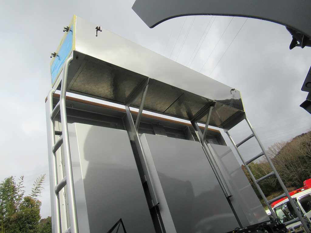 3軸高床 アルミ平 Rエアサス MTリターダ 380PS 7速|中古トラックの販売・買取・査定のアイナビ