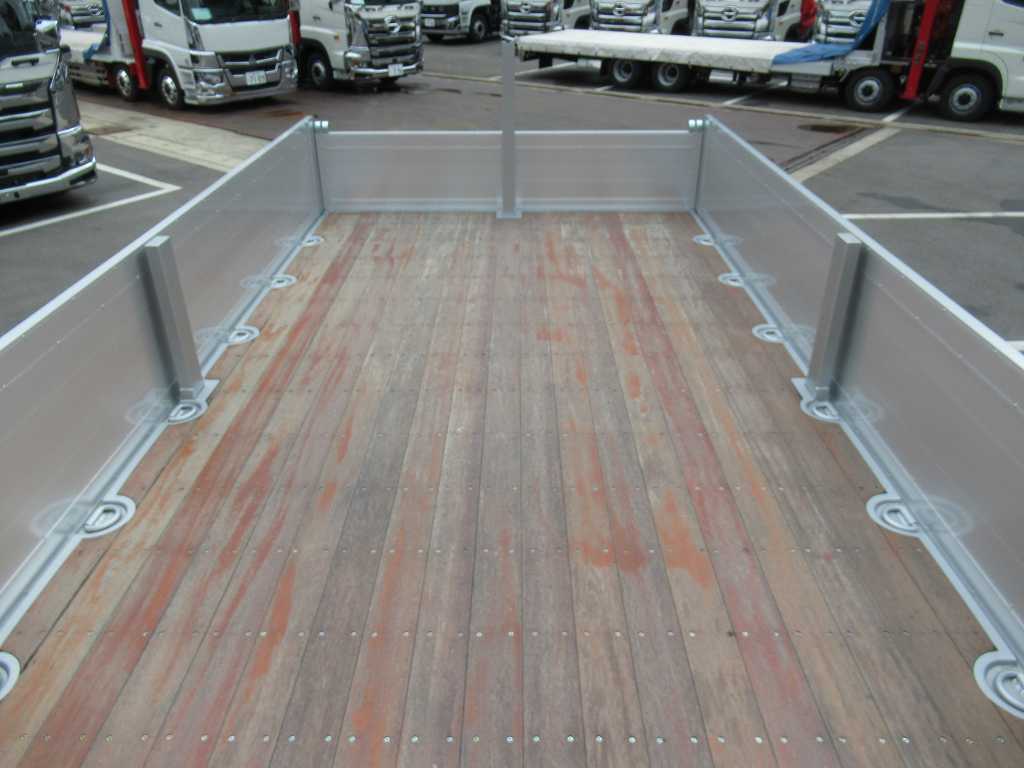 3軸高床 アルミ平 Rエアサス MTリターダ 380PS 7速|中古トラックの販売・買取・査定のアイナビ