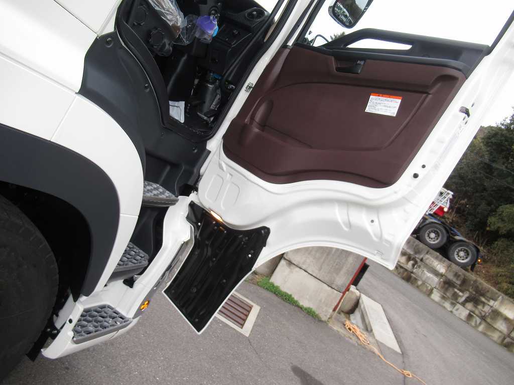 3軸高床 アルミ平 Rエアサス MTリターダ 380PS 7速|中古トラックの販売・買取・査定のアイナビ