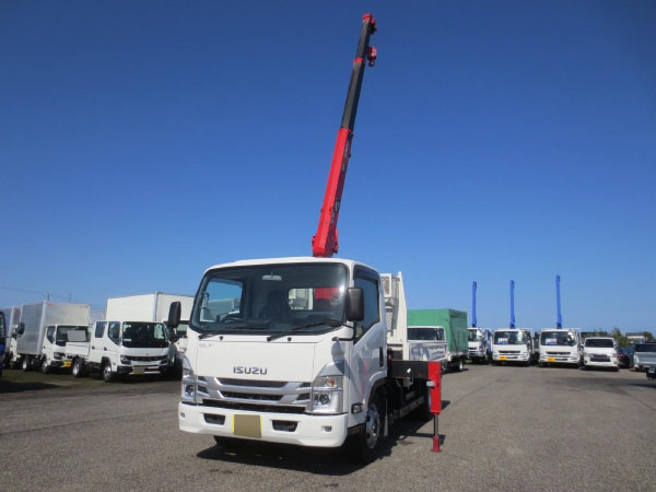 いすゞエルフ3段ラジコンクレーン付|中古トラックの販売・買取・査定のアイナビ
