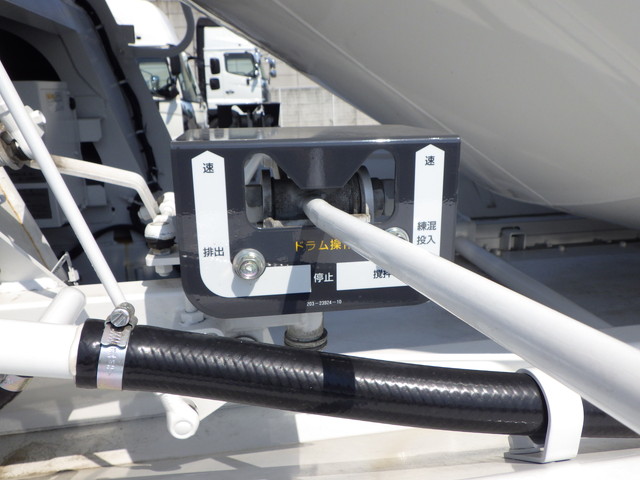 日産UD2PG-CW5DLミキサー10tドラム容量:8.3㎥|中古トラックの販売・買取・査定のアイナビ