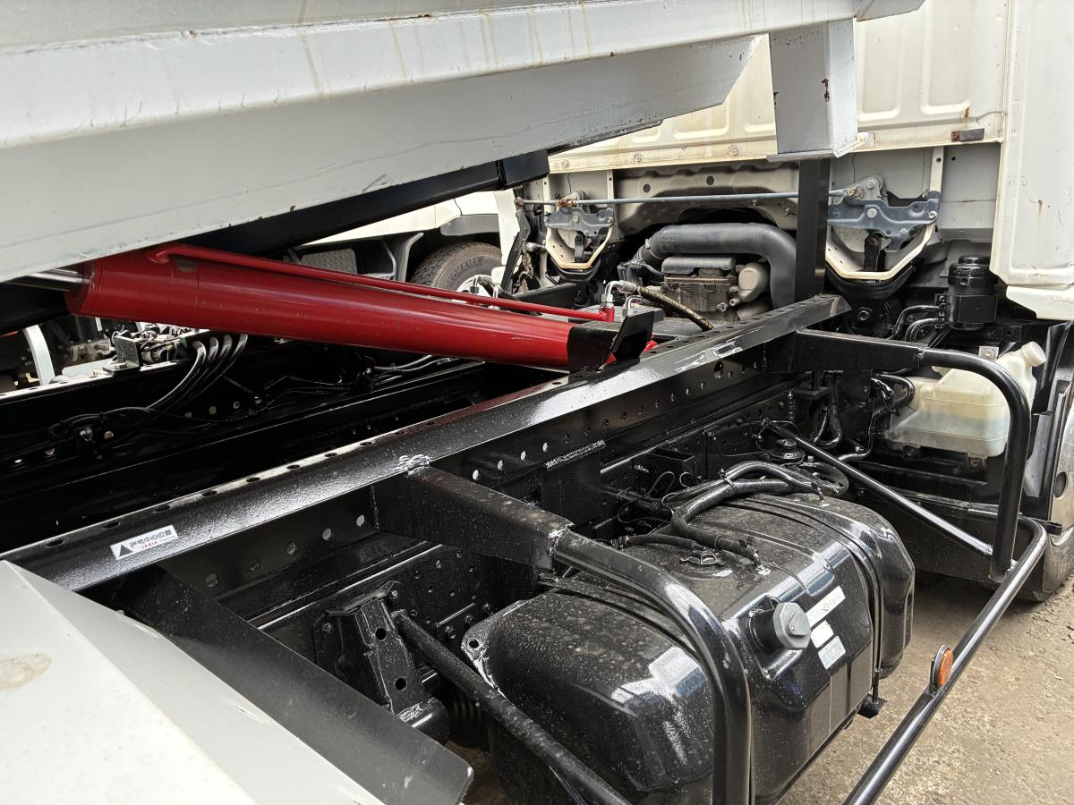 上物ほぼ新品、3tアームロール、箱付、Km少ない|中古トラックの販売・買取・査定のアイナビ