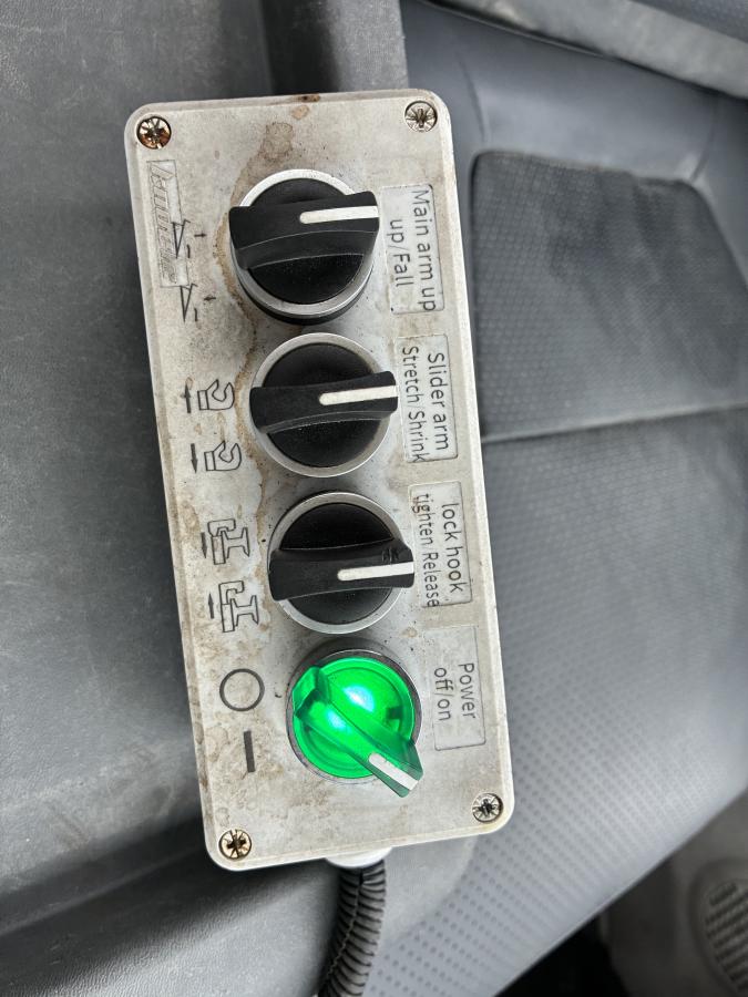 上物ほぼ新品、3tアームロール、箱付、Km少ない|中古トラックの販売・買取・査定のアイナビ