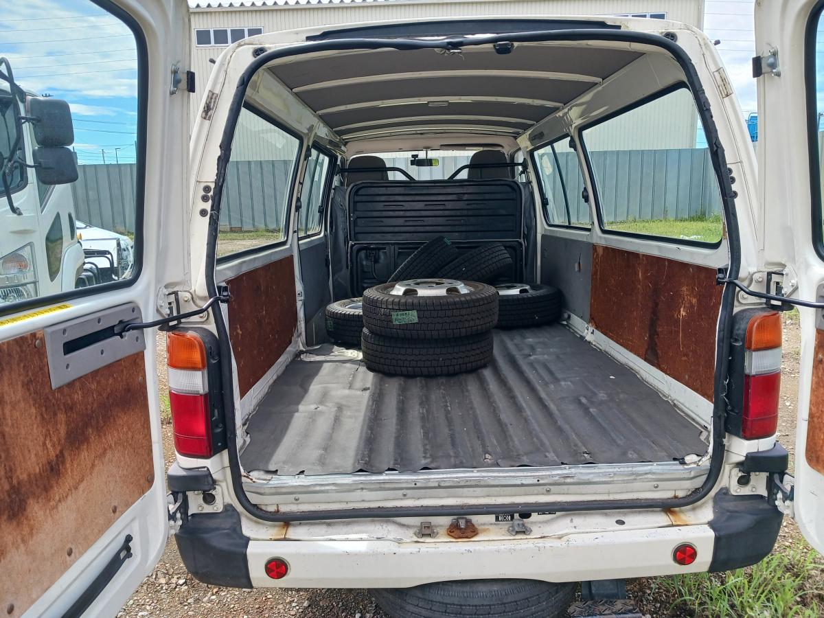 2t、観音ドア、ディーゼル4リッター|中古トラックの販売・買取・査定のアイナビ