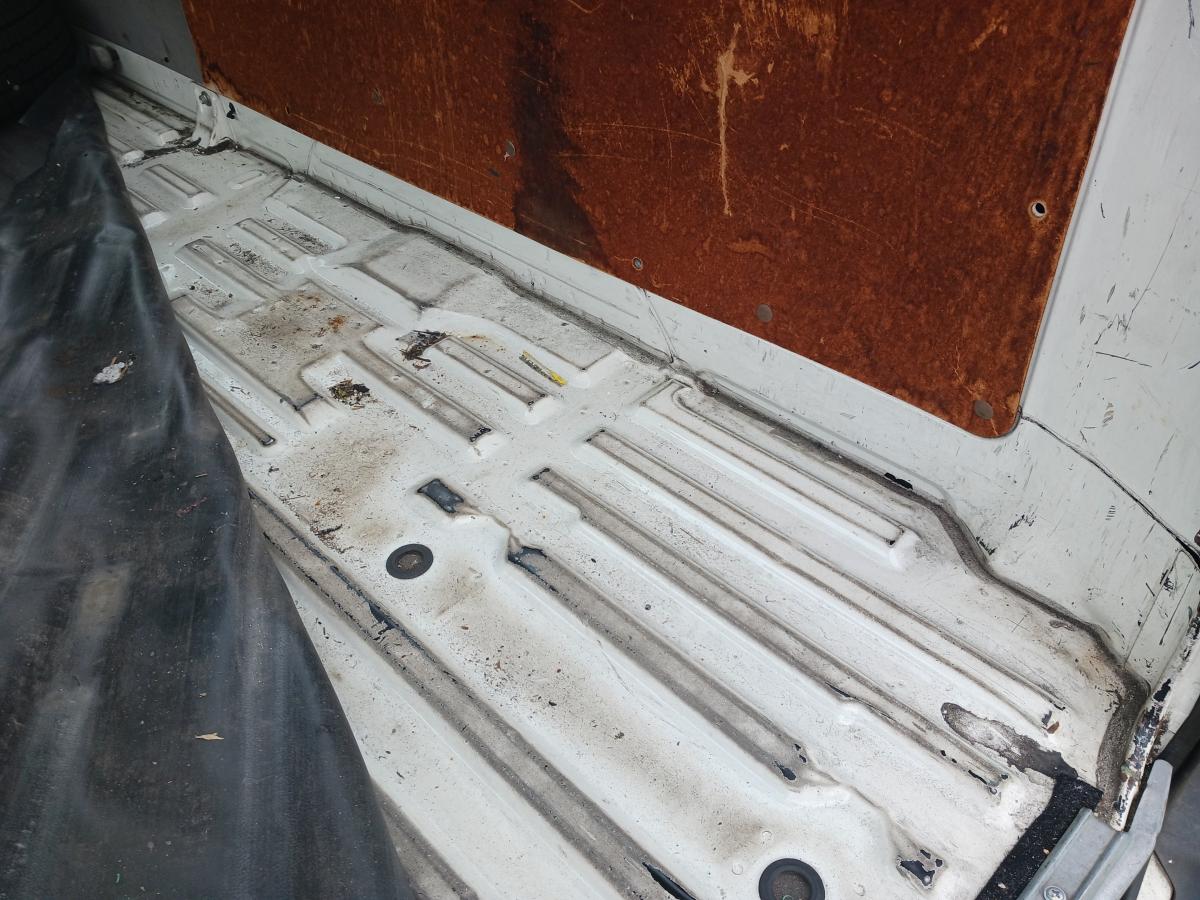 2t、観音ドア、ディーゼル4リッター|中古トラックの販売・買取・査定のアイナビ