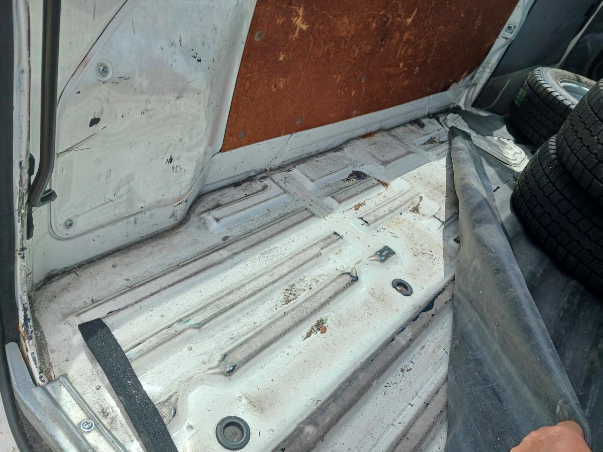 2t、観音ドア、ディーゼル4リッター|中古トラックの販売・買取・査定のアイナビ