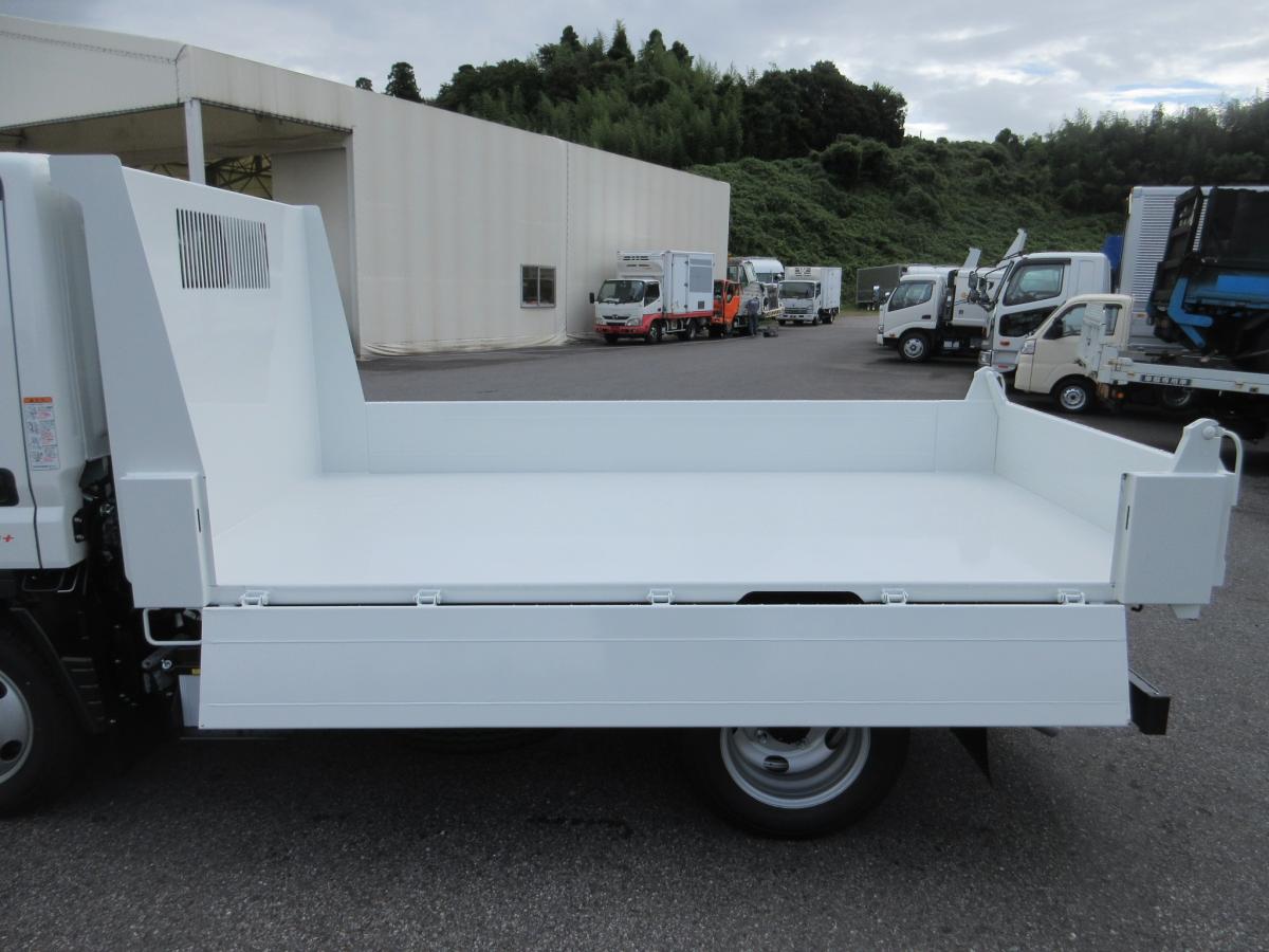 新明和 土砂ダンプ 5トン未満 積載2トン 5速 !!|中古トラックの販売・買取・査定のアイナビ