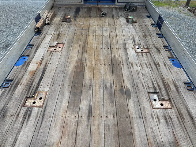 平成18年式☆日野プロフィア セフティーローダー|中古トラックの販売・買取・査定のアイナビ