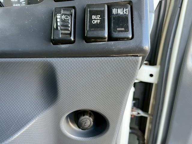 5段ラジコン★ワイド×ロング★3トン積載★6速マニュアル|中古トラックの販売・買取・査定のアイナビ