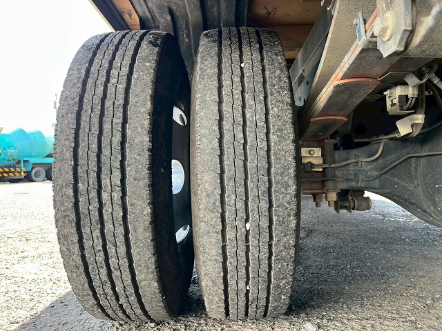 5段ラジコン★ワイド×ロング★3トン積載★6速マニュアル|中古トラックの販売・買取・査定のアイナビ