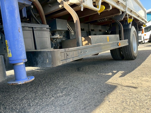 5段ラジコン★ワイド×ロング★3トン積載★6速マニュアル|中古トラックの販売・買取・査定のアイナビ