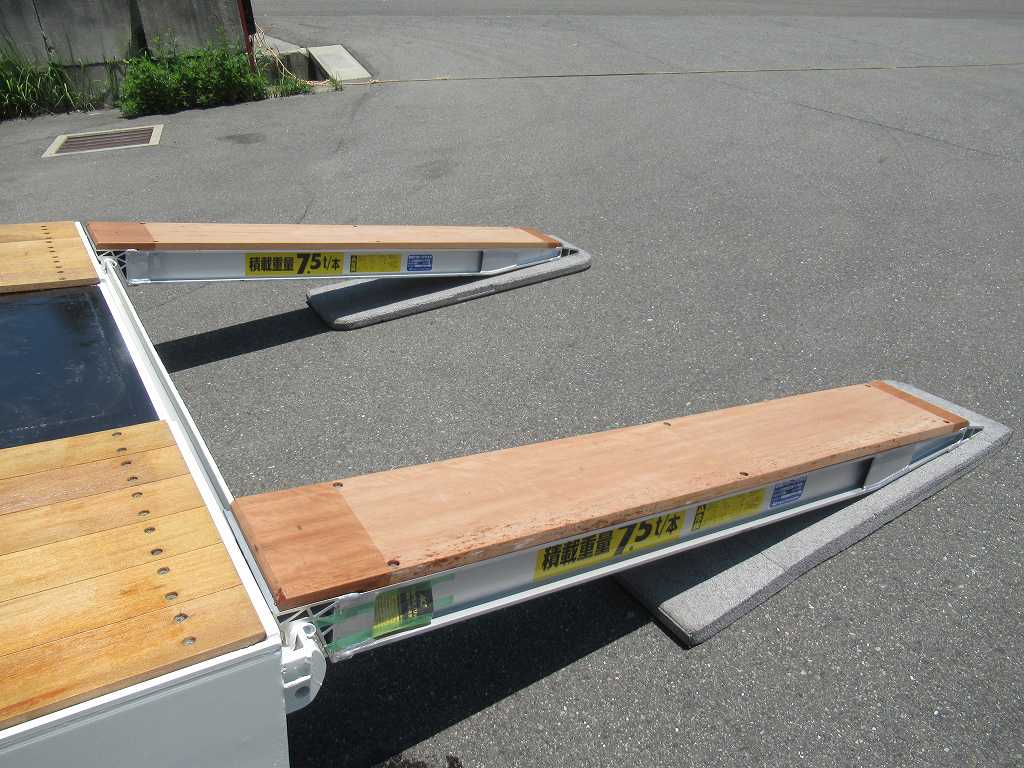 四国車体 ウィンチ Rエアサス 自動あゆみ 380PS 7速|中古トラックの販売・買取・査定のアイナビ