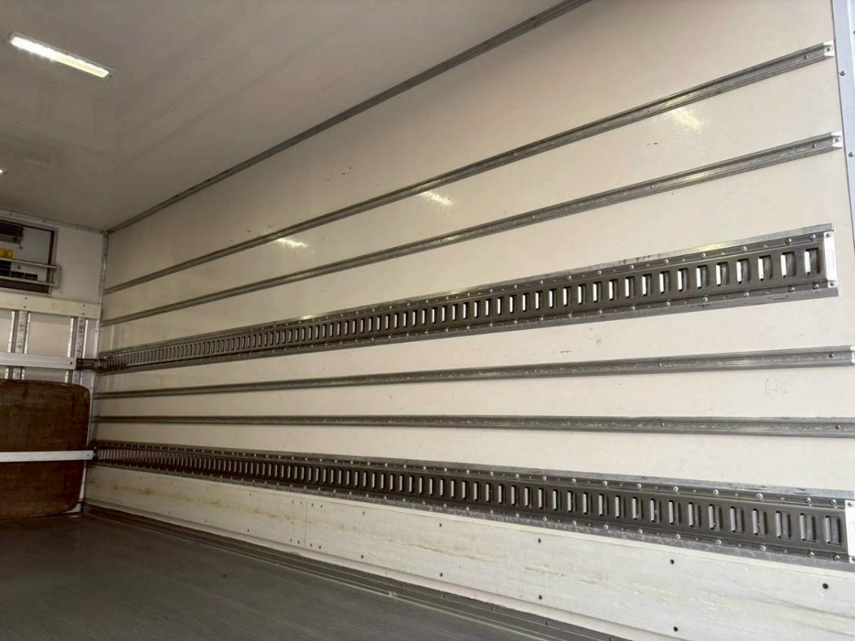 ワイドロング東プレ低温パワーゲート付きAT|中古トラックの販売・買取・査定のアイナビ