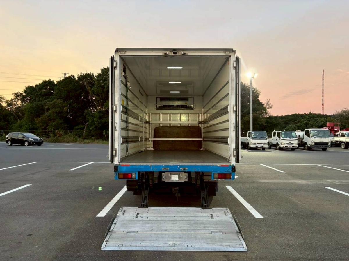 ワイドロング東プレ低温パワーゲート付きAT|中古トラックの販売・買取・査定のアイナビ