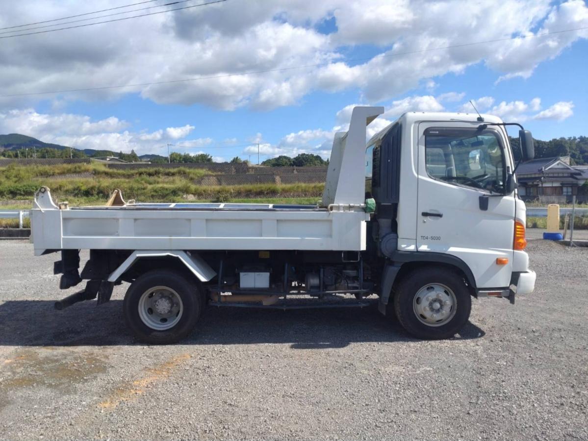 トヨタトヨエースタンクローリー 1層3.3KL 消防書類有り|中古トラックの販売・買取・査定のアイナビ