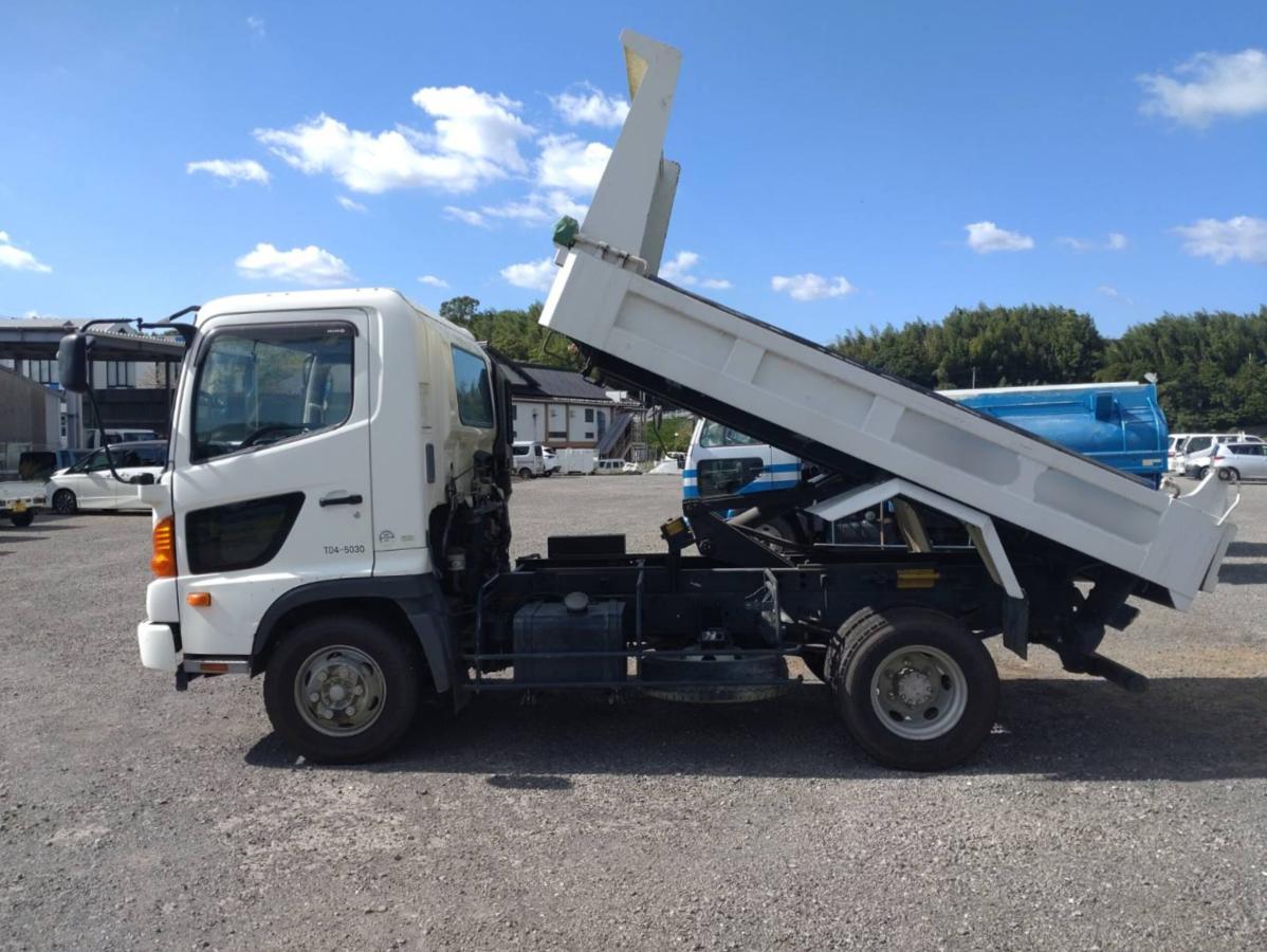 トヨタトヨエースタンクローリー 1層3.3KL 消防書類有り|中古トラックの販売・買取・査定のアイナビ