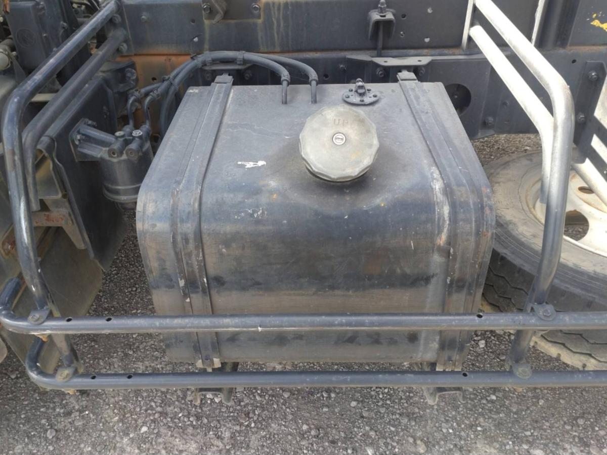 トヨタトヨエースタンクローリー 1層3.3KL 消防書類有り|中古トラックの販売・買取・査定のアイナビ