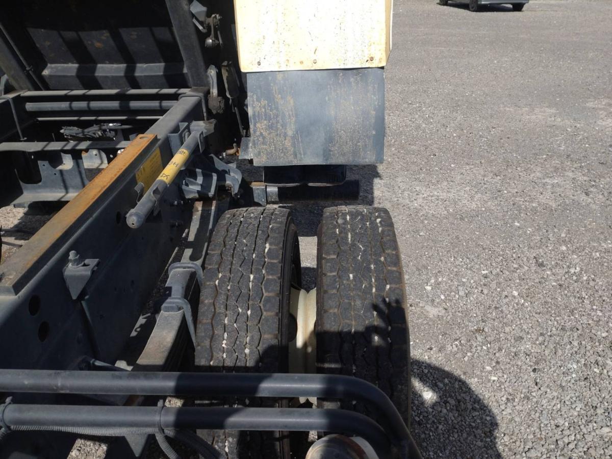 トヨタトヨエースタンクローリー 1層3.3KL 消防書類有り|中古トラックの販売・買取・査定のアイナビ