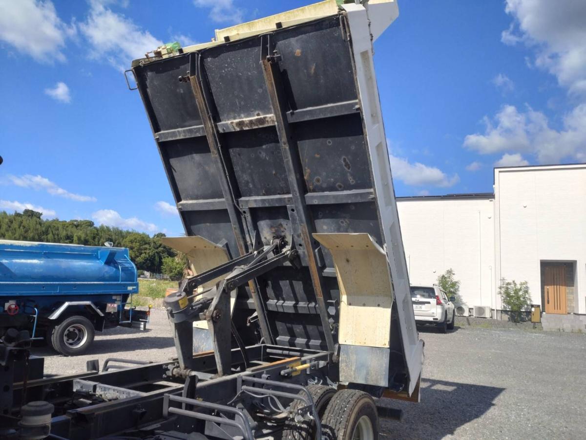 トヨタトヨエースタンクローリー 1層3.3KL 消防書類有り|中古トラックの販売・買取・査定のアイナビ