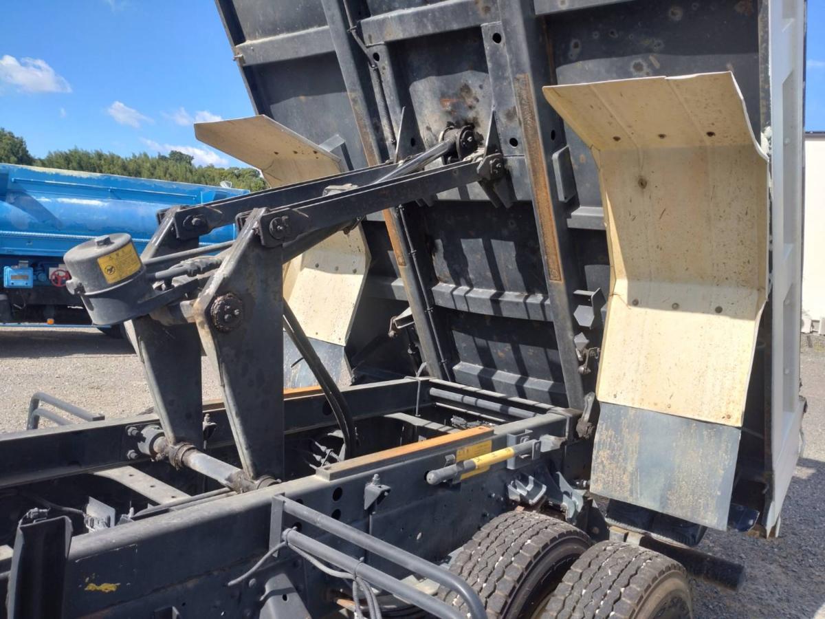 トヨタトヨエースタンクローリー 1層3.3KL 消防書類有り|中古トラックの販売・買取・査定のアイナビ