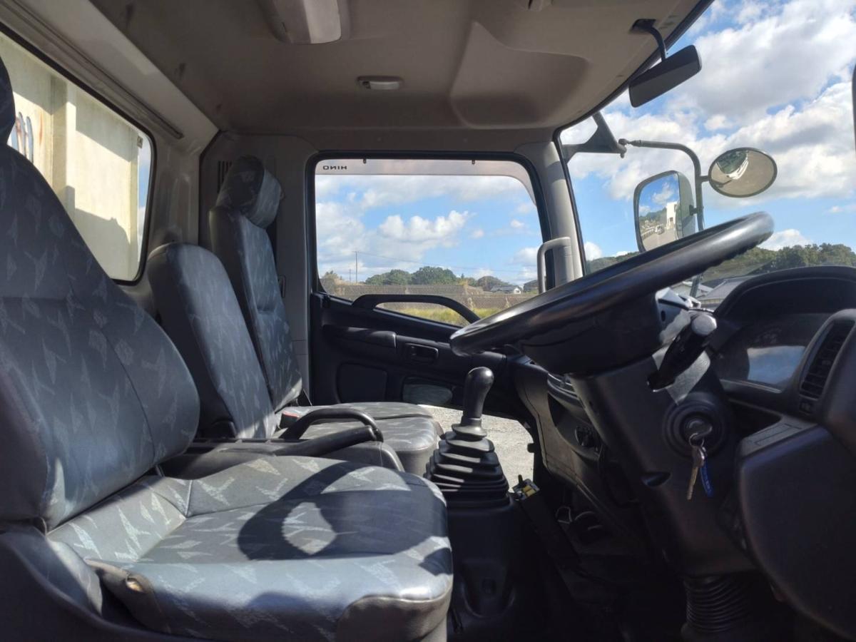 トヨタトヨエースタンクローリー 1層3.3KL 消防書類有り|中古トラックの販売・買取・査定のアイナビ